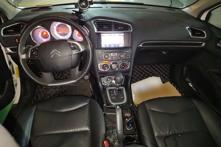 Used Citroen C4L 2013 1.6 THP Automatic Impression Edition Center Console