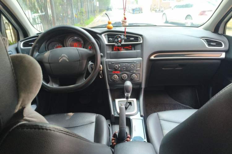 Used Citroen C4L 2013 1.8L Automatic Enjoyment Edition Center Console