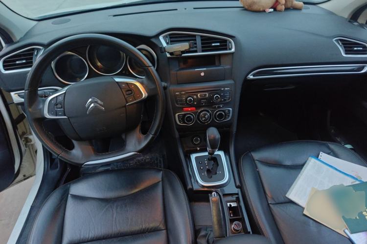 Used Citroen C4L 2013 1.6 THP Automatic Impression Edition Center Console