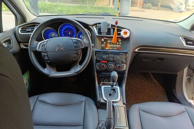 Used Citroen C4L 2013 1.6THP Automatic Dynamic Edition Center Console
