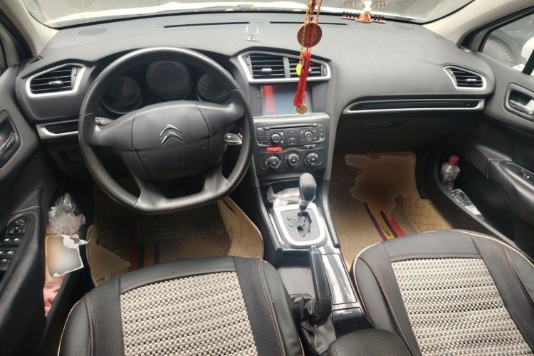 Used Citroen C4L 2013 1.8L Automatic Enjoyment Edition Center Console