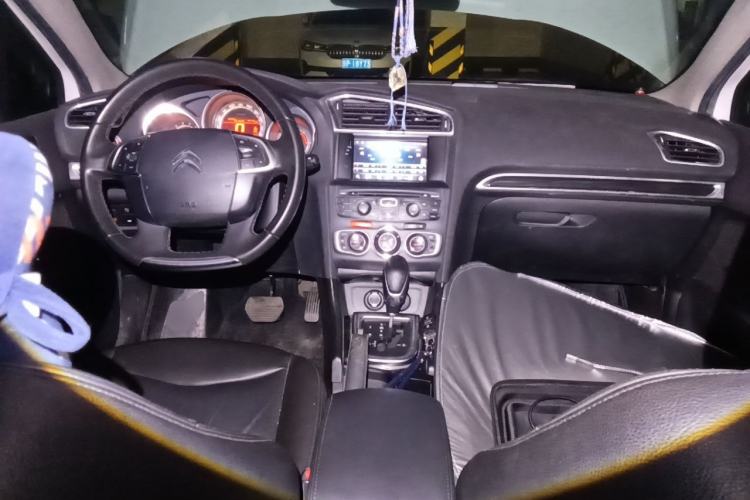 Used Citroen C4L 2013 1.8L Automatic Jingzhi Edition Center Console