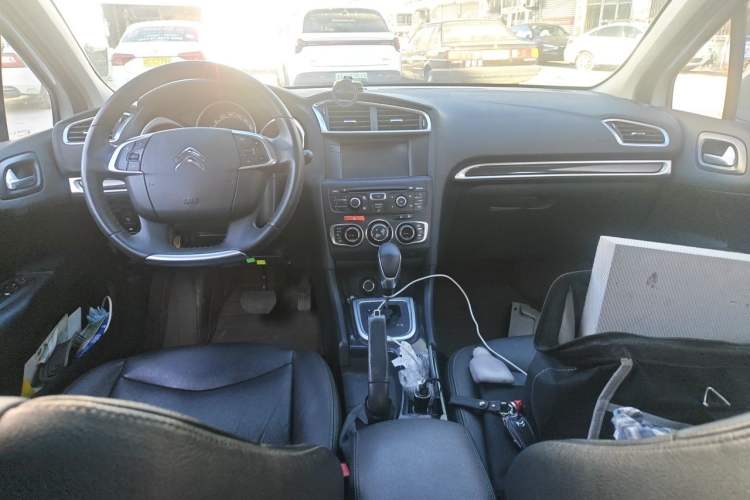 Used Citroen C4L 2013 1.8L Automatic Jingzhi Edition Center Console