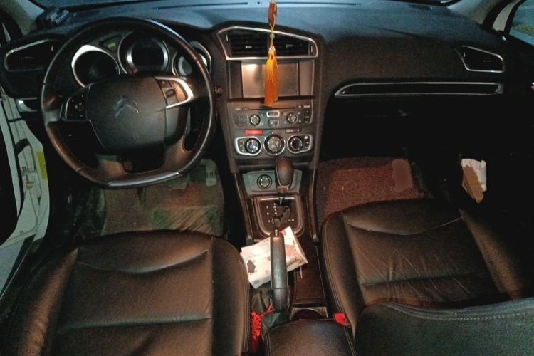 Used Citroen C4L 2013 1.6 THP Automatic Impression Edition Center Console