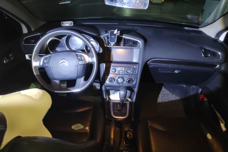 Used Citroen C4L 2013 1.6 THP Automatic Impression Edition Center Console