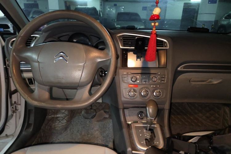 Used Citroen C4L 2013 1.6L Automatic Jingxiang Edition Center Console