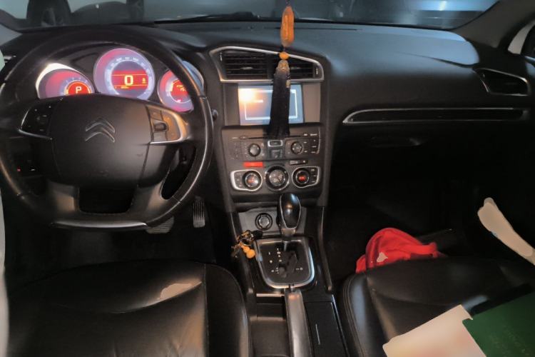 Used Citroen C4L 2013 1.8L Automatic Jingzhi Edition Center Console