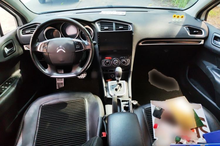 Used Citroen C4L 2013 1.6 THP Automatic Impression Edition Center Console