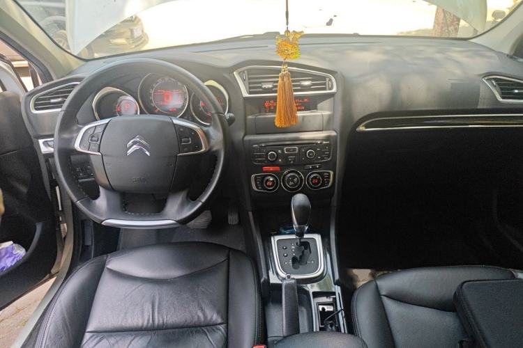Used Citroen C4L 2013 1.8L Automatic Jingzhi Edition Center Console