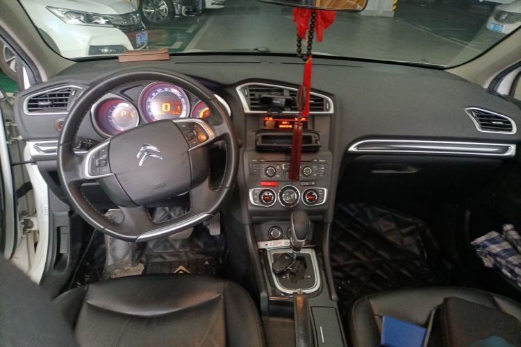 Used Citroen C4L 2013 1.8L Automatic Jingzhi Edition Center Console
