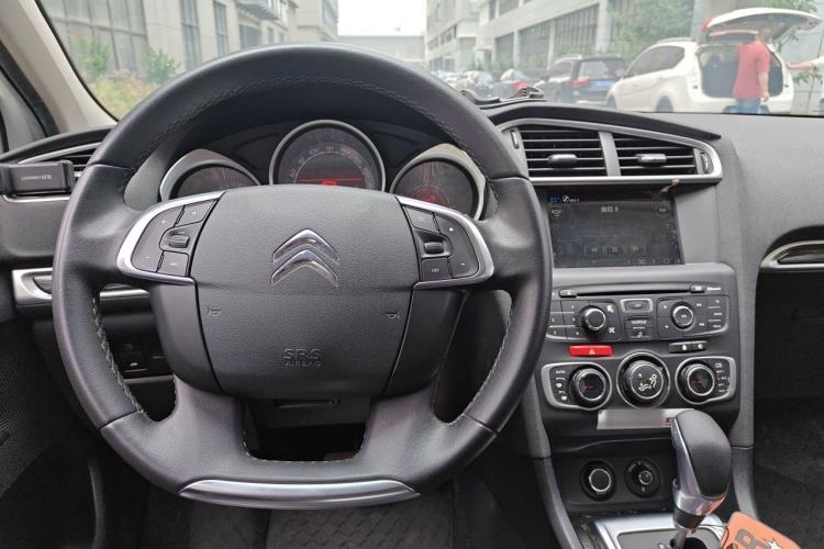 Used Citroen C4L 2013 1.8L Automatic Jingzhi Edition Center Console