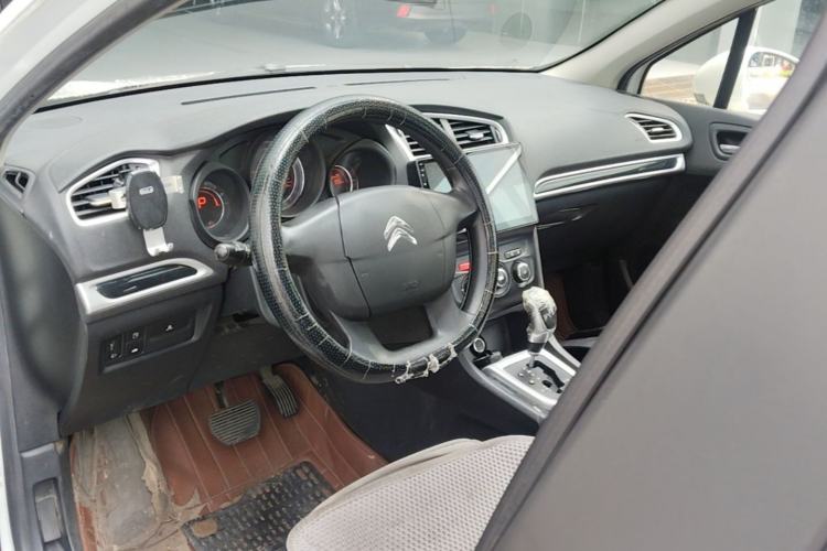 Used Citroen C4L 2013 1.8L Automatic Enjoyment Edition Center Console