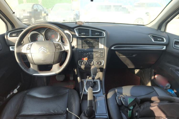 Used Citroen C4L 2013 1.6 THP Automatic Impression Edition Center Console