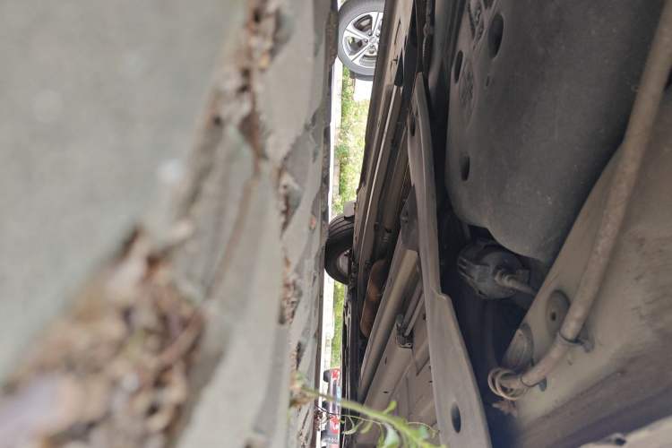 Used Citroen C4L 2013 1.8L Automatic Jingzhi Edition Chassis Rear Right