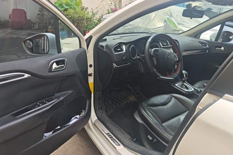 Used Citroen C4L 2013 1.6 THP Automatic Impression Edition Driver Seat