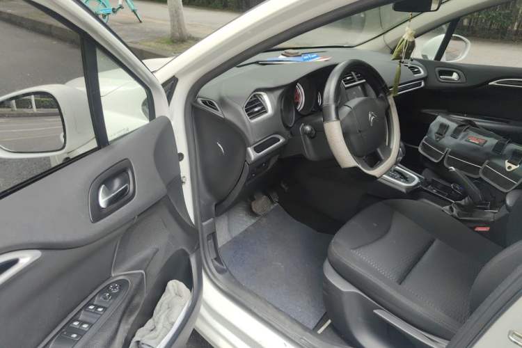 Used Citroen C4L 2013 1.8L Automatic Enjoyment Edition Driver Seat
