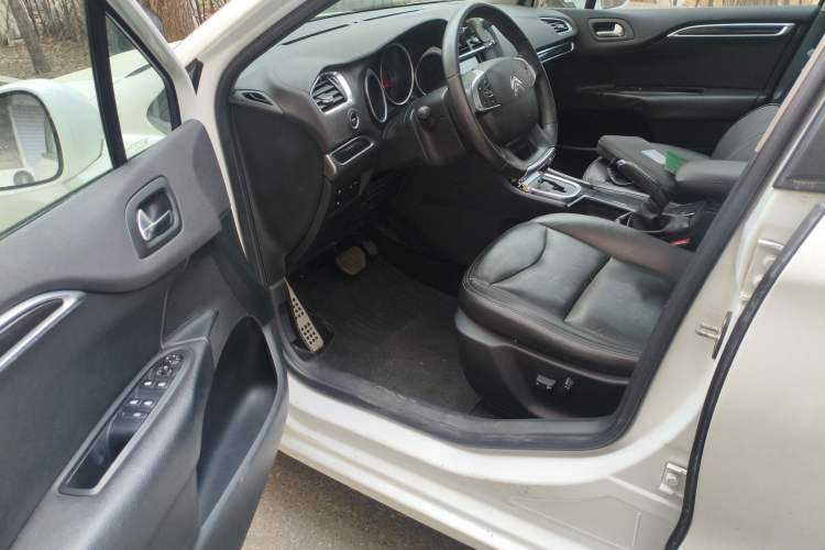 Used Citroen C4L 2013 1.6 THP Automatic Impression Edition Driver Seat