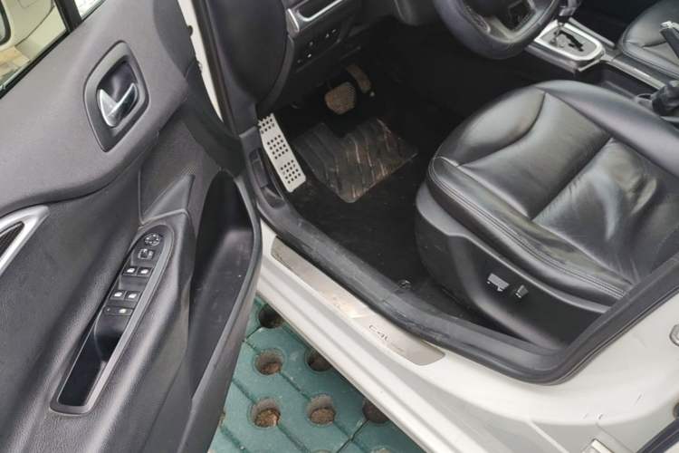 Used Citroen C4L 2013 1.6 THP Automatic Impression Edition Driver Seat