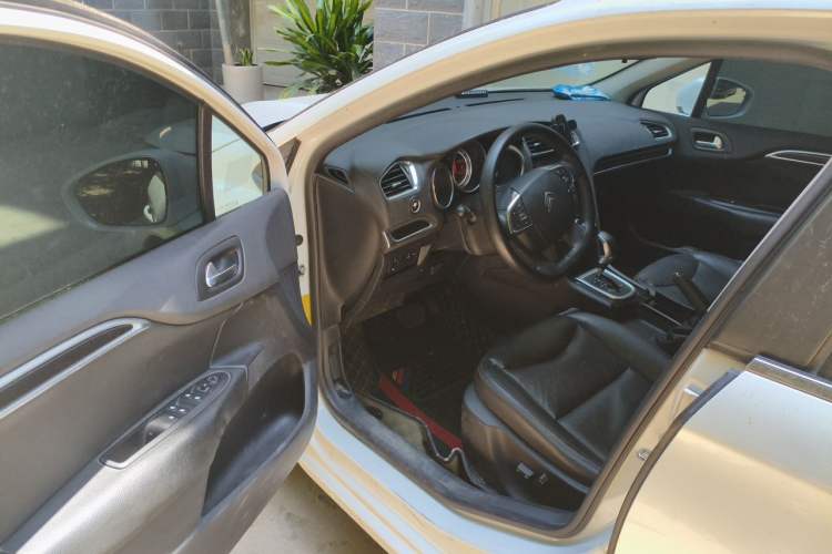 Used Citroen C4L 2013 1.6 THP Automatic Impression Edition Driver Seat