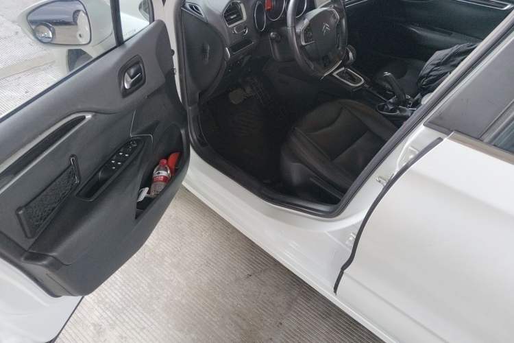 Used Citroen C4L 2013 1.8L Automatic Jingzhi Edition Driver Seat
