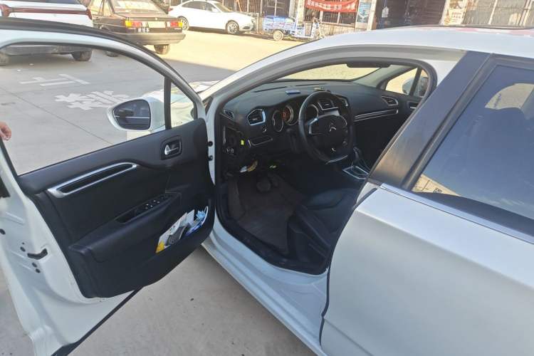 Used Citroen C4L 2013 1.8L Automatic Jingzhi Edition Driver Seat