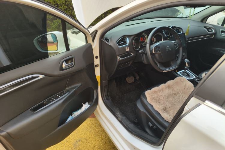 Used Citroen C4L 2013 1.6 THP Automatic Impression Edition Driver Seat