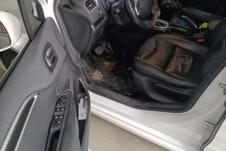 Used Citroen C4L 2013 1.8L Automatic Jingzhi Edition Driver Seat