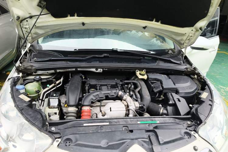 Used Citroen C4L 2013 1.6 THP Automatic Impression Edition Engine Bay