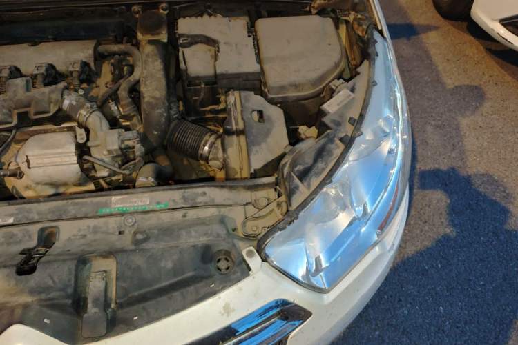 Used Citroen C4L 2013 1.6THP Automatic Enjoyment Edition Engine Bay Left