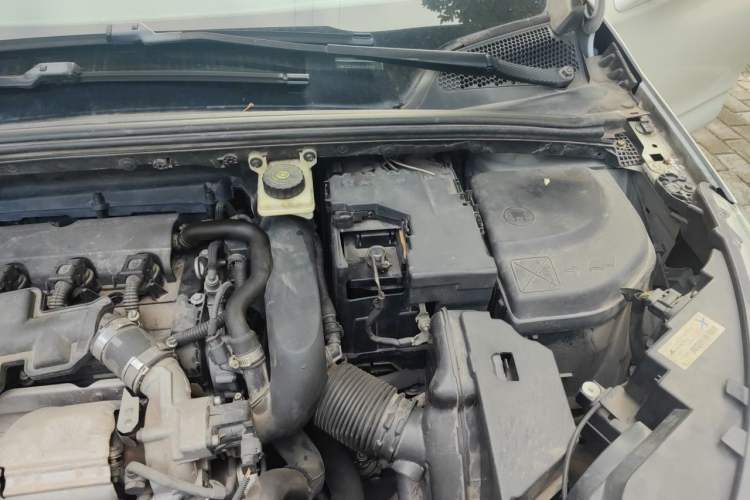 Used Citroen C4L 2013 1.6 THP Automatic Impression Edition Engine Bay Left