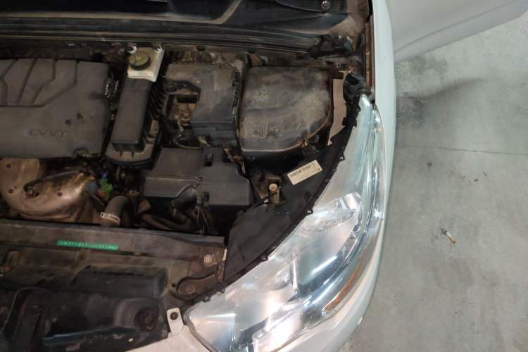 Used Citroen C4L 2013 1.6L Automatic Jingxiang Edition Engine Bay Left