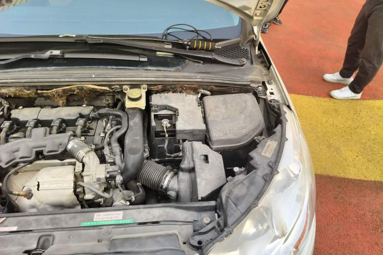 Used Citroen C4L 2013 1.6 THP Automatic Impression Edition Engine Bay Left