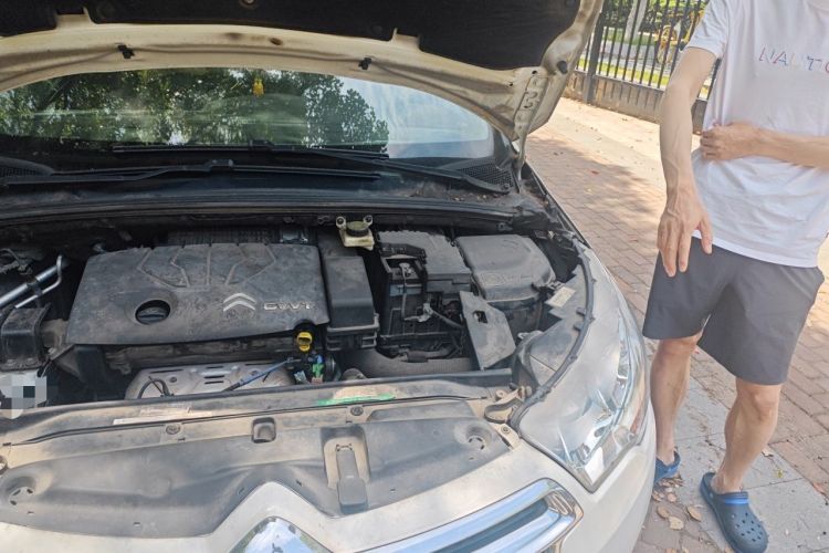 Used Citroen C4L 2013 1.8L Automatic Jingzhi Edition Engine Bay Left