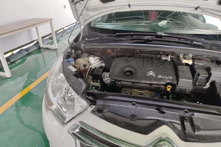 Used Citroen C4L 2013 1.8L Automatic Enjoyment Edition Engine Bay Right