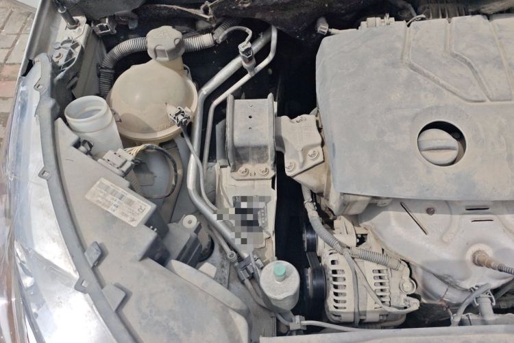Used Citroen C4L 2013 1.8L Automatic Jingchi Edition Engine Bay Right