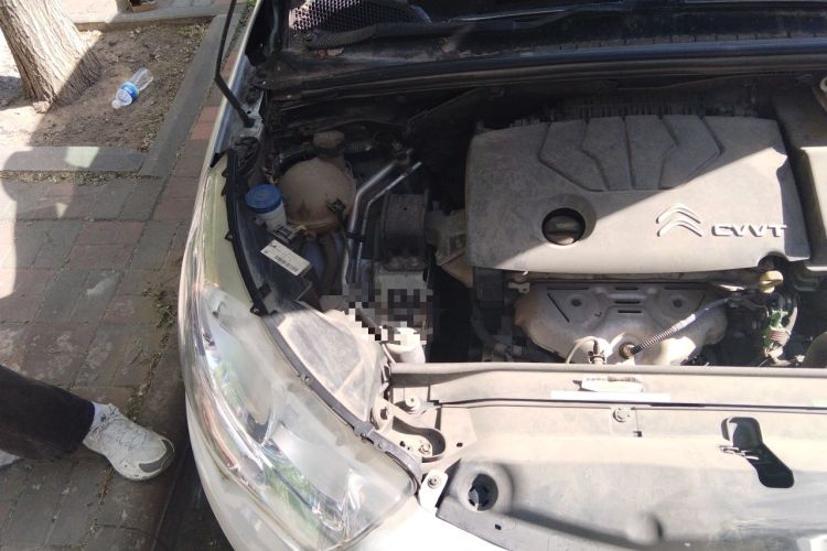Used Citroen C4L 2013 1.8L Automatic Jingzhi Edition Engine Bay Right