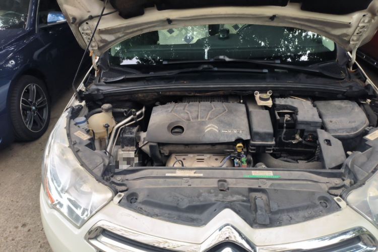Used Citroen C4L 2013 1.8L Automatic Jingzhi Edition Engine Bay Right