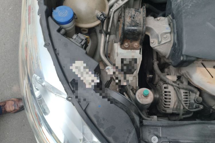 Used Citroen C4L 2013 1.8L Automatic Enjoyment Edition Engine Bay Right