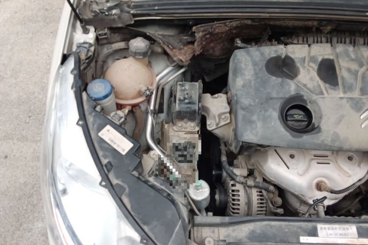 Used Citroen C4L 2013 1.8L Automatic Enjoyment Edition Engine Bay Right