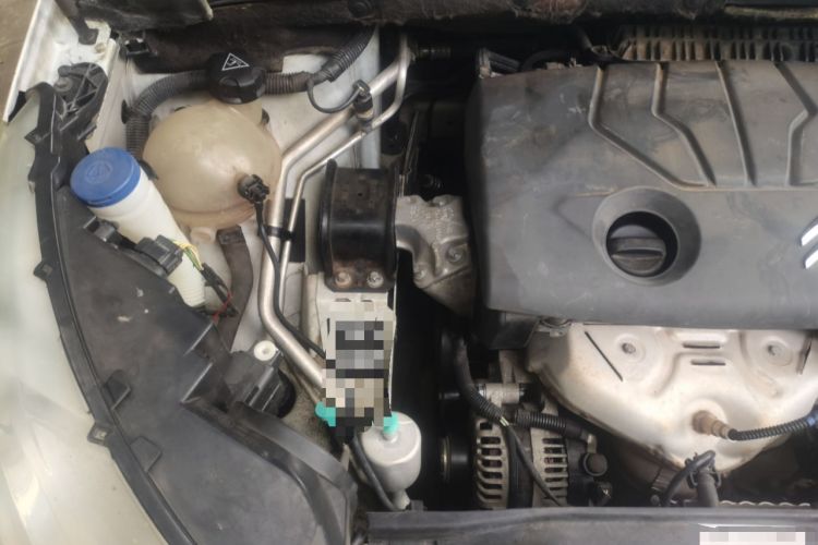 Used Citroen C4L 2013 1.8L Automatic Enjoyment Edition Engine Bay Right
