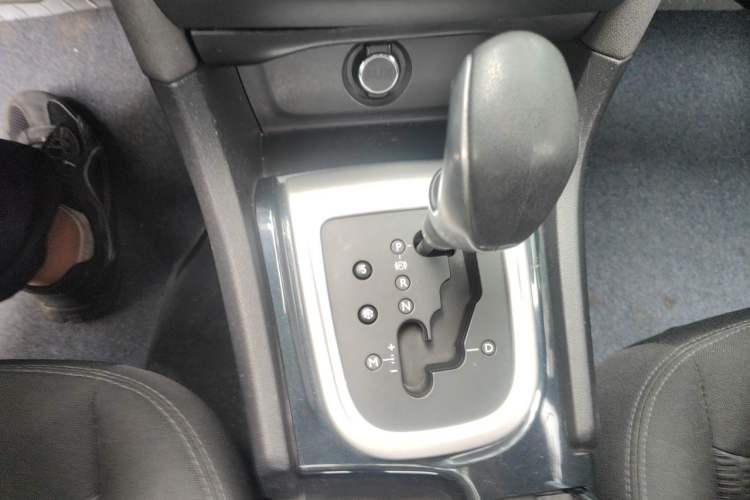 Used Citroen C4L 2013 1.8L Automatic Enjoyment Edition Gear Lever