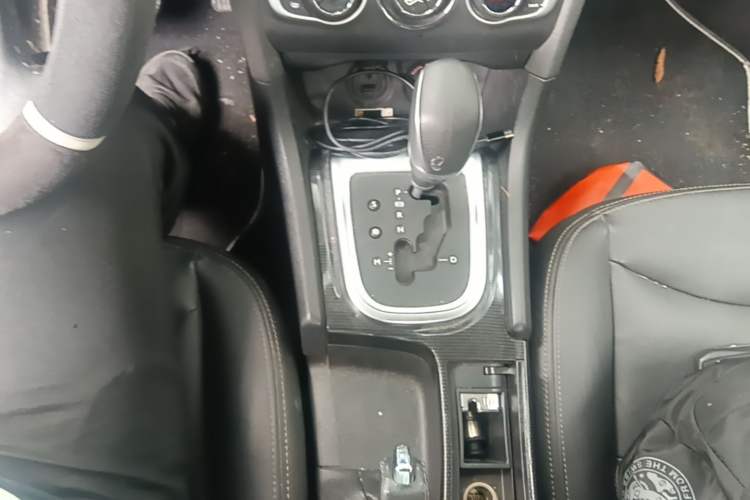 Used Citroen C4L 2013 1.8L Automatic Jingzhi Edition Gear Lever