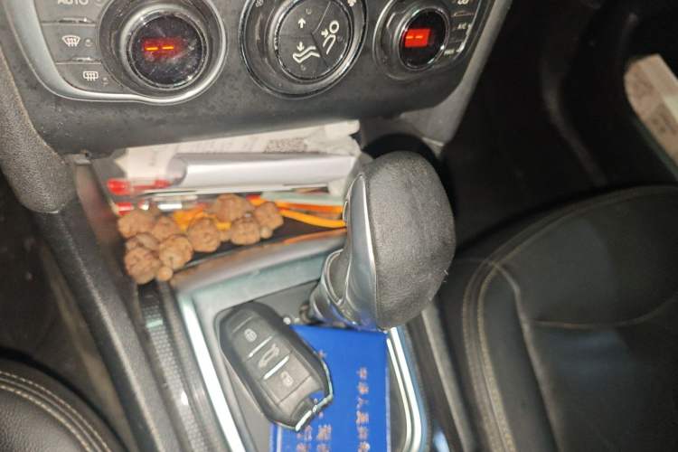 Used Citroen C4L 2013 1.6THP Automatic Dynamic Edition Gear Lever