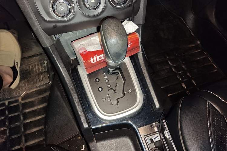 Used Citroen C4L 2013 1.8L Automatic Enjoyment Edition Gear Lever