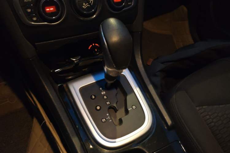 Used Citroen C4L 2013 1.6THP Automatic Enjoyment Edition Gear Lever