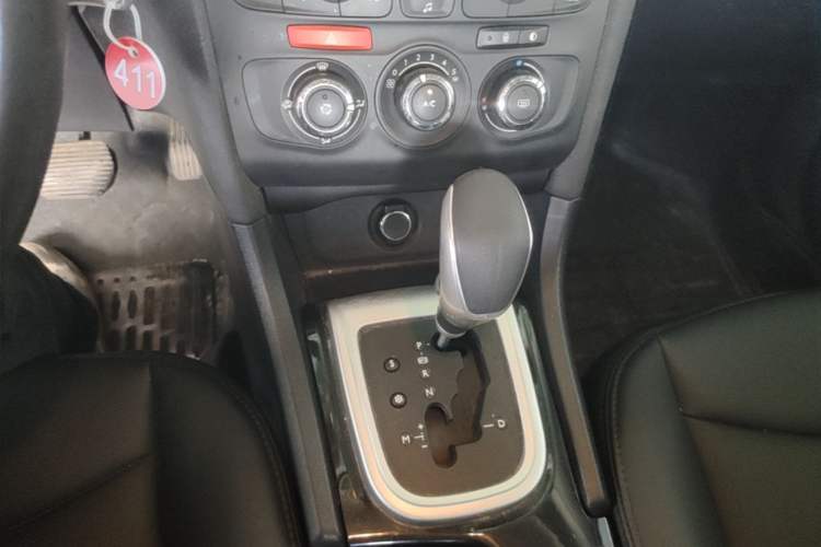 Used Citroen C4L 2013 1.8L Automatic Enjoyment Edition Gear Lever