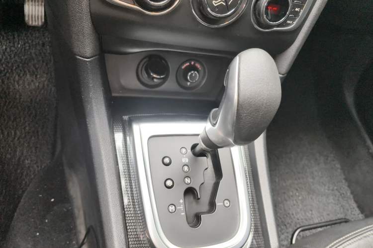 Used Citroen C4L 2013 1.8L Automatic Jingzhi Edition Gear Lever