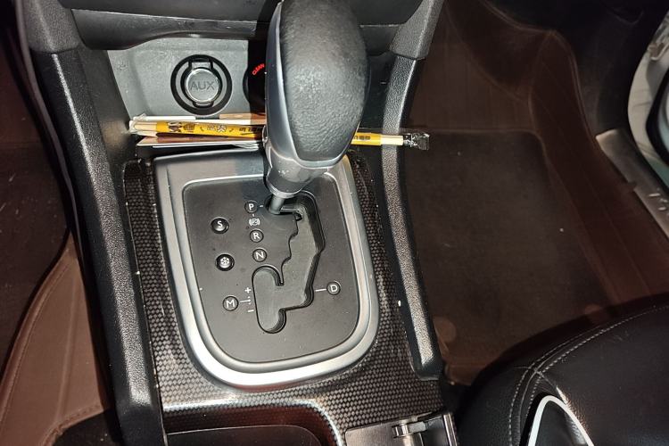 Used Citroen C4L 2013 1.8L Automatic Jingzhi Edition Gear Lever