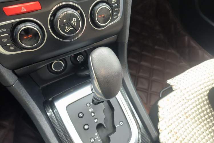 Used Citroen C4L 2013 1.8L Automatic Jingzhi Edition Gear Lever