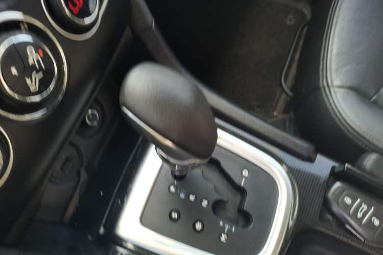 Used Citroen C4L 2013 1.8L Automatic Jingzhi Edition Gear Lever